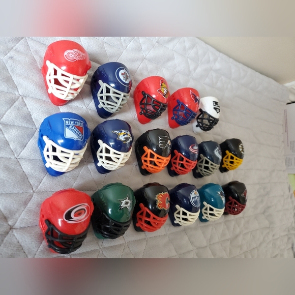 Mini Hockey Helmet collection 17pcs - Picture 5 of 7